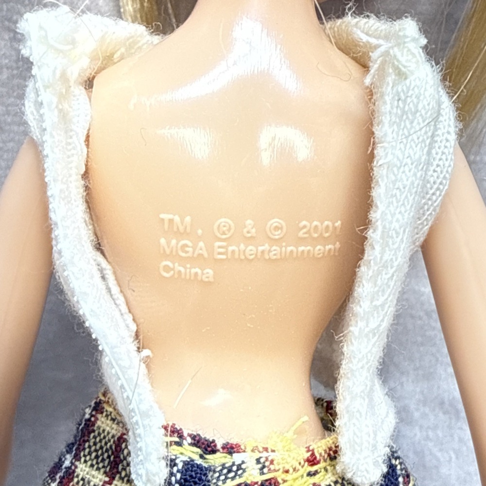 Vintage Bratz Chloe RARE Doll 2001 with Pink Fuzzy Y2K Phone & 2 Silver Brushes - Picture 7 of 16